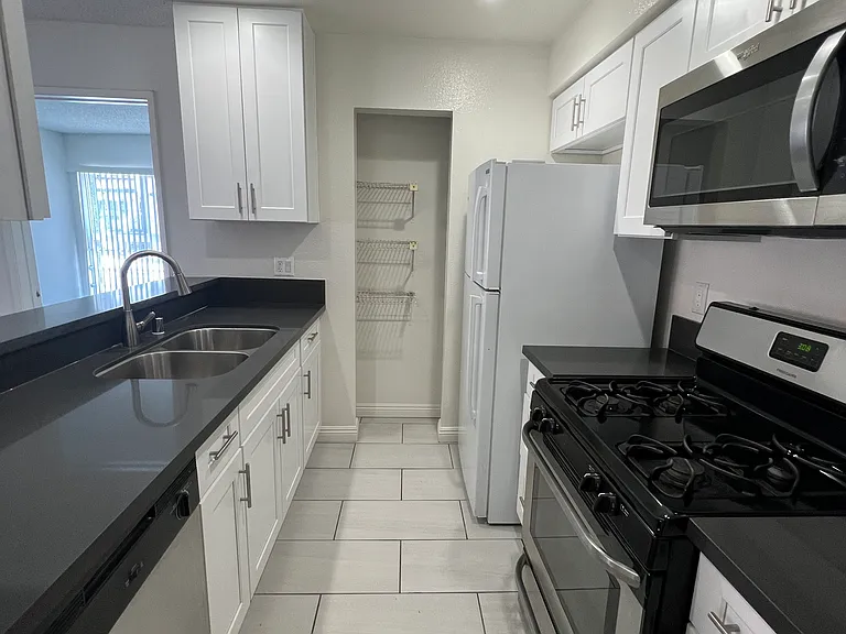10911 Rochester Ave #105 — Photo 2