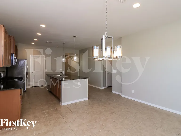 4052 S 101st Ln — Photo 6