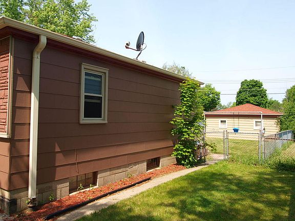 4th image of 8234 W Sheridan Ave