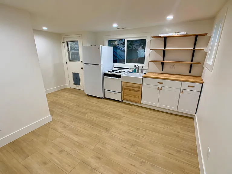214 1/4 N Avenue 52 — Photo 11