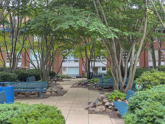 2nd image of 1151 W Washington Blvd Unit 131