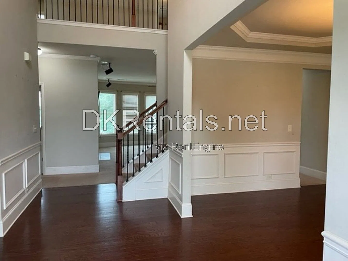 6 bed, 4.0 bath, 4100 sqft, $3,700 — Photo 2
