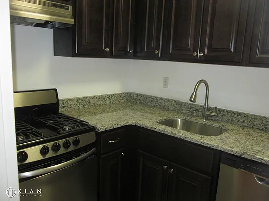 Rented by Kian Realty | media 23