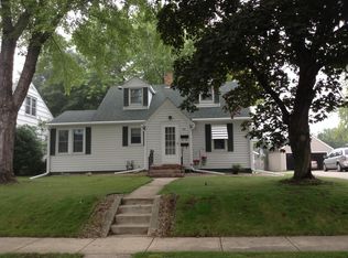 911 5th St SE, Willmar, MN 56201