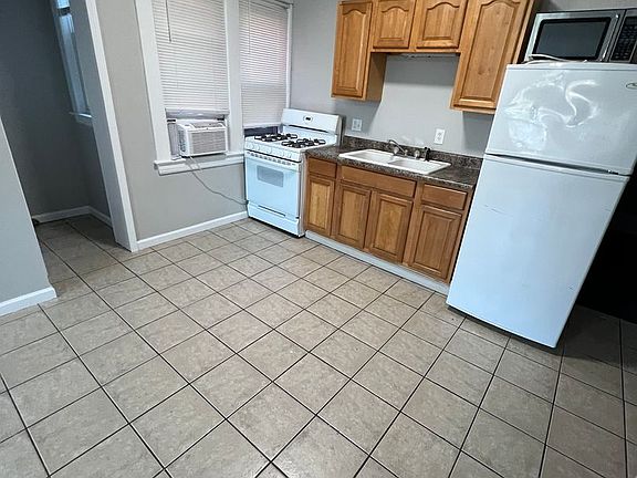 5th image of 12022 Mayfield Rd #7