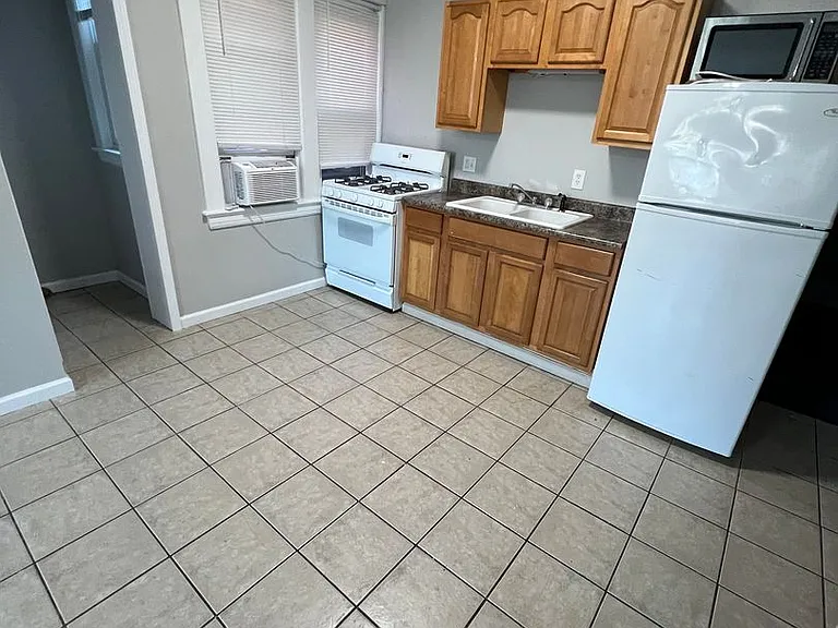 12022 Mayfield Rd — Photo 16