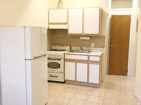 2nd image of 26-18 Hoyt Ave S #1F