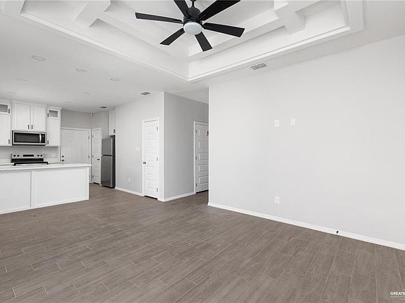 3rd image of 920 E 13th St #3