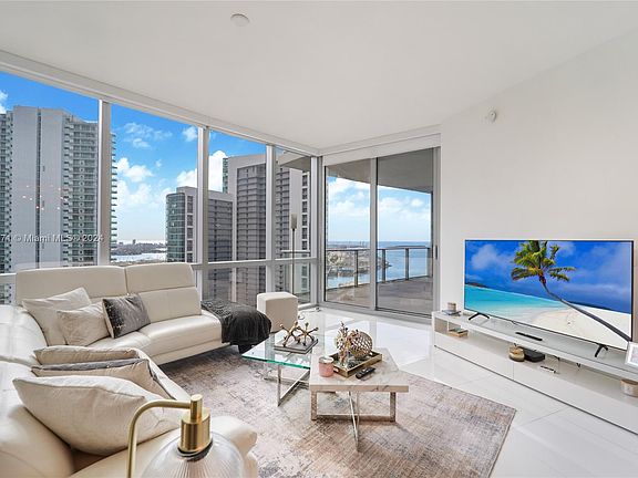 4th image of 851 NE 1st Ave Unit 4003