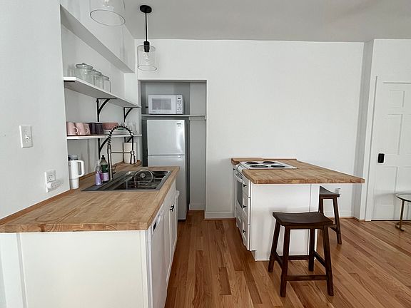 3rd image of 134 1/2 King St