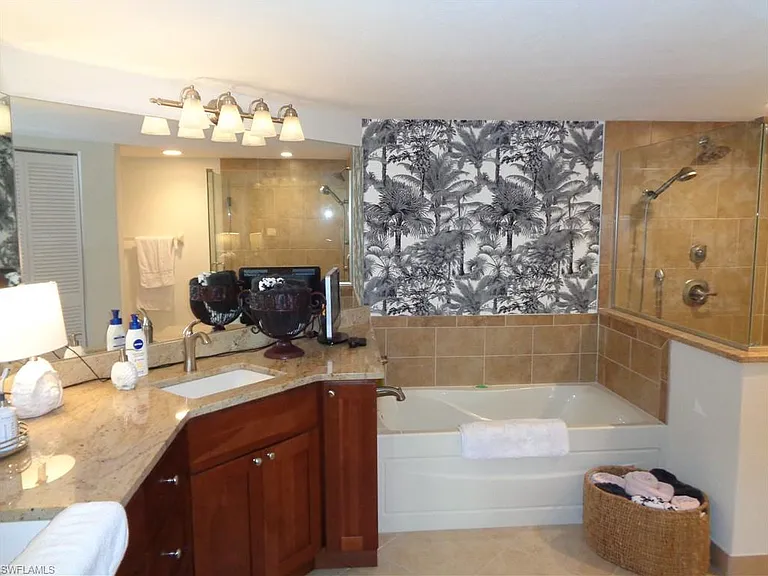 6270 Bellerive Ave #3 — Photo 23