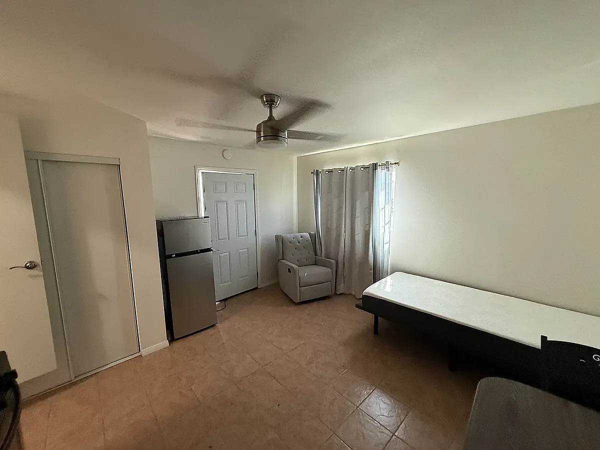 Studio, 400 sqft, $1,795 — Photo 4