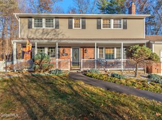 25 Longview Dr, Clifton Park, NY 12065