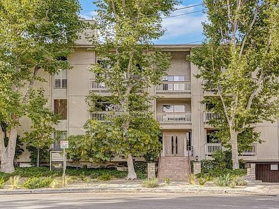 2nd image of 16022 Moorpark St APT 202