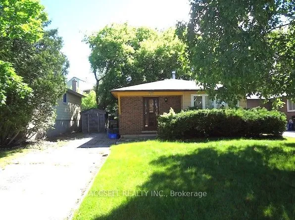 28 Harcourt Cres, Kitchener, ON N2P 1K9