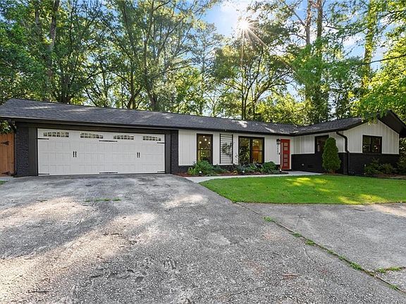 2nd image of 2485 Shallowford Rd NE