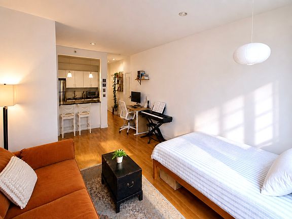 2nd image of 870 Pacific St APT 2F