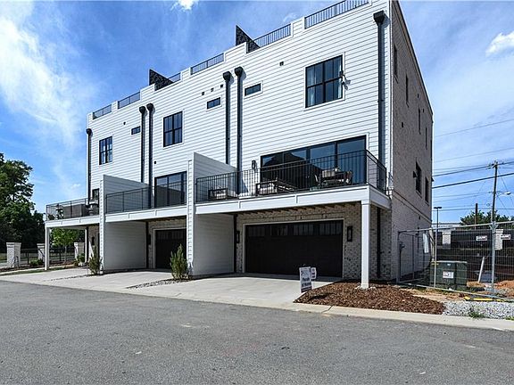 2nd image of 3233 W Friendly Ave