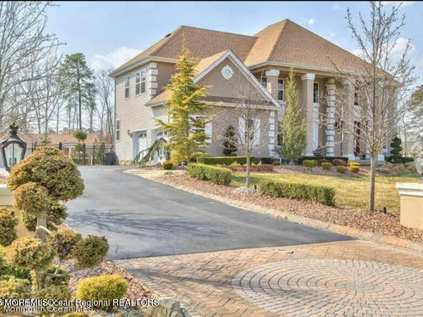 6 Meadow Run Court, Jackson, NJ 08527