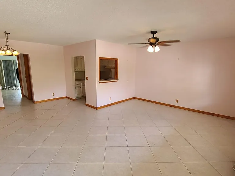 135 Coventry Pl #135-F — Photo 3