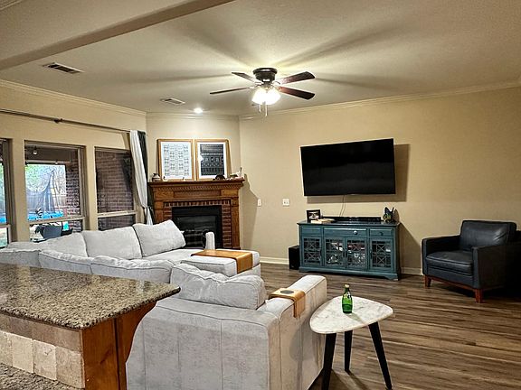 5th image of 3909 Banbury Dr
