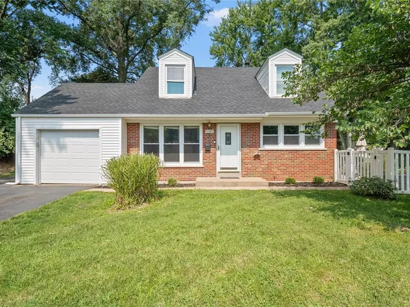 3389 Adie Rd, Saint Ann, MO 63074