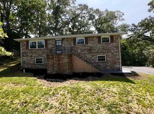 42 Travis Rd, Rossville, GA 30741