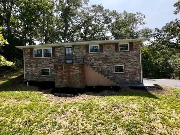 42 Travis Rd, Rossville, GA 30741