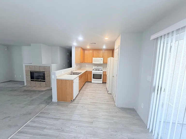 8228 N Corset Creek St — Photo 6
