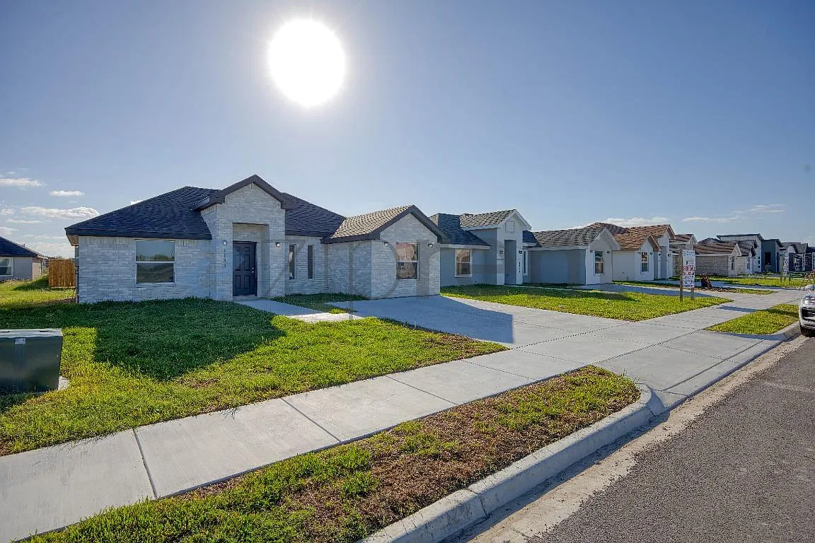 3 bed, 1100 sqft, $2,000 — Photo 1