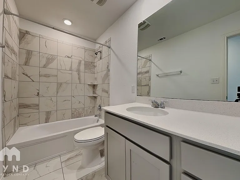 428 Sebring Cir — Photo 16