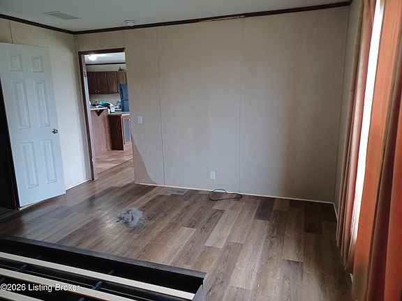 4th image of 305 Tackett Ln