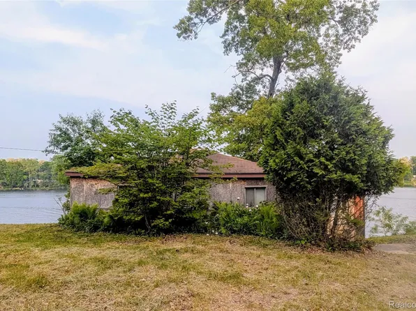 15229 Longfellow Dr, Byron, MI 48418