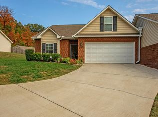 7049 Pemmbrooke Shire Ln, Knoxville, TN 37909