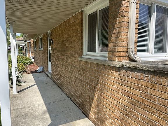 2nd image of 32598 Knollwood Dr