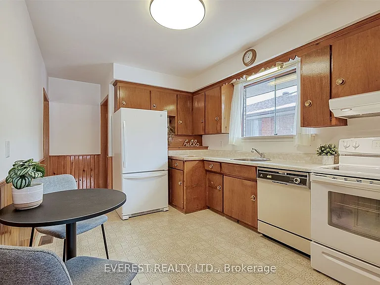 99 Rochman Blvd — Photo 16