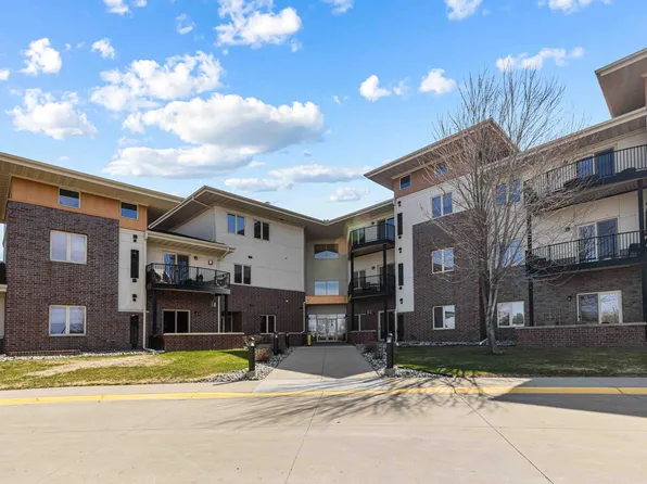 3200 11th St S Unit 220, Fargo, ND 58104