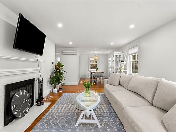 3rd image of 2 Girdler Rd