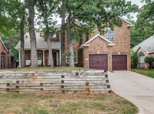 841 Forest Hollow Dr, Hurst, TX 76053