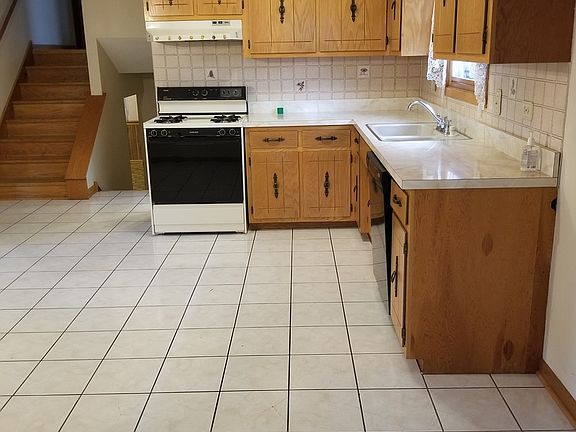 5th image of 6717 W 90th St