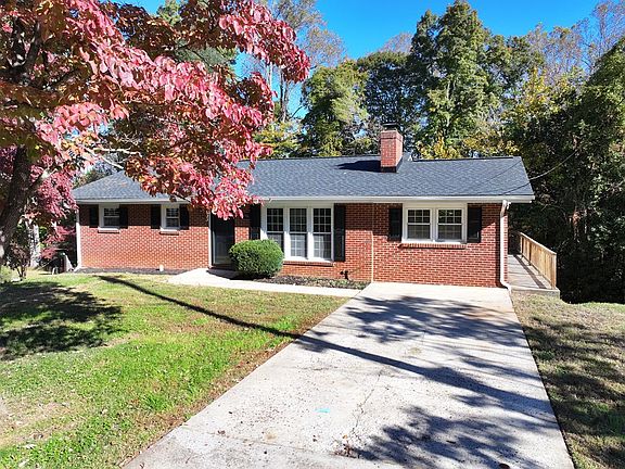 3rd image of 616 Oakland Dr