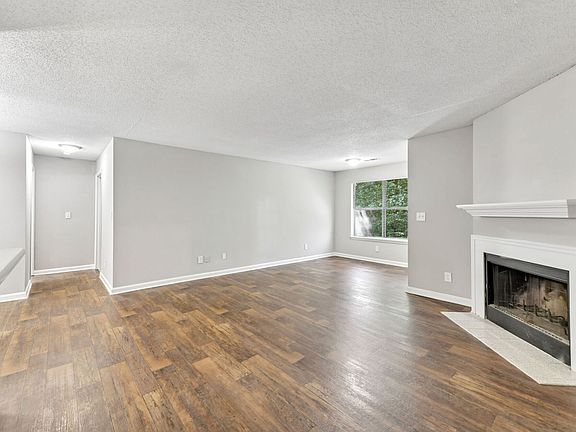 3rd image of 1669 Iris Dr SE #1603