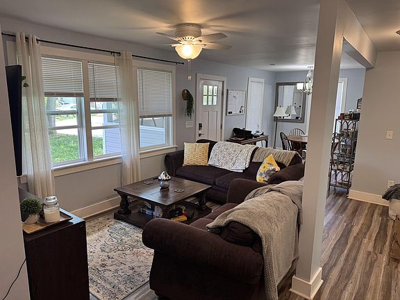 Lots of natural light in all the rooms