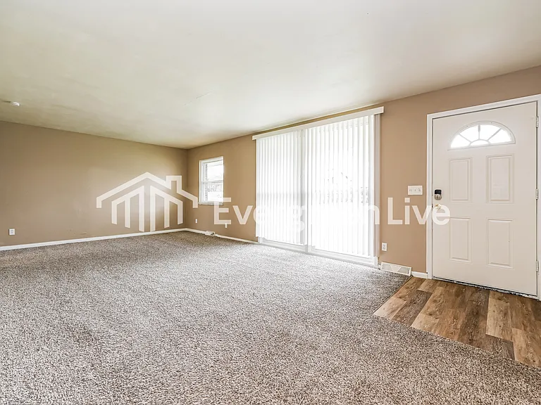 697 Cranford Dr — Photo 3