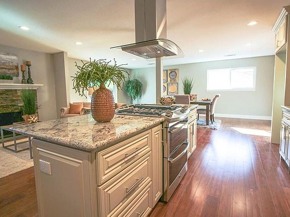 4th image of 217 Twinview Dr