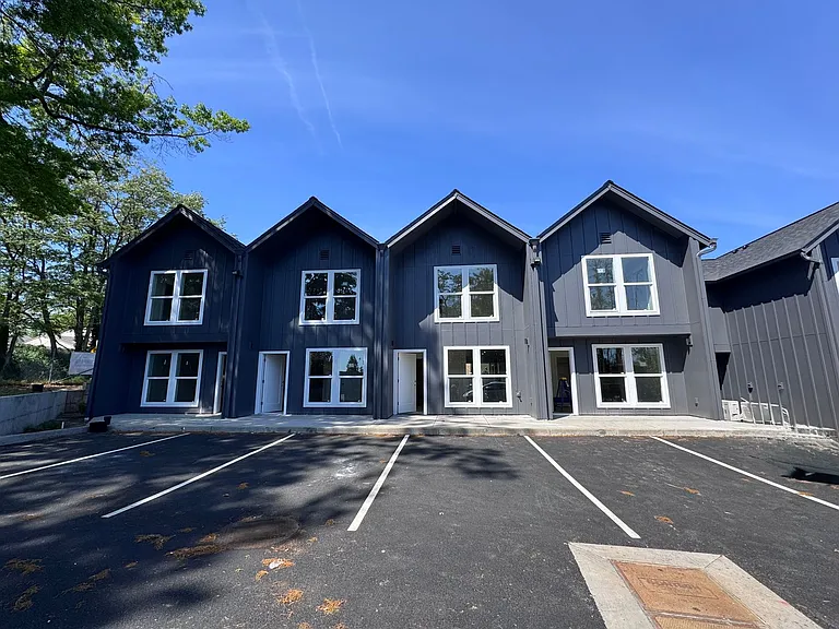 Brand New, Beautiful Townhomes! 2 & 3 Bedrm Units Available — Photo 2