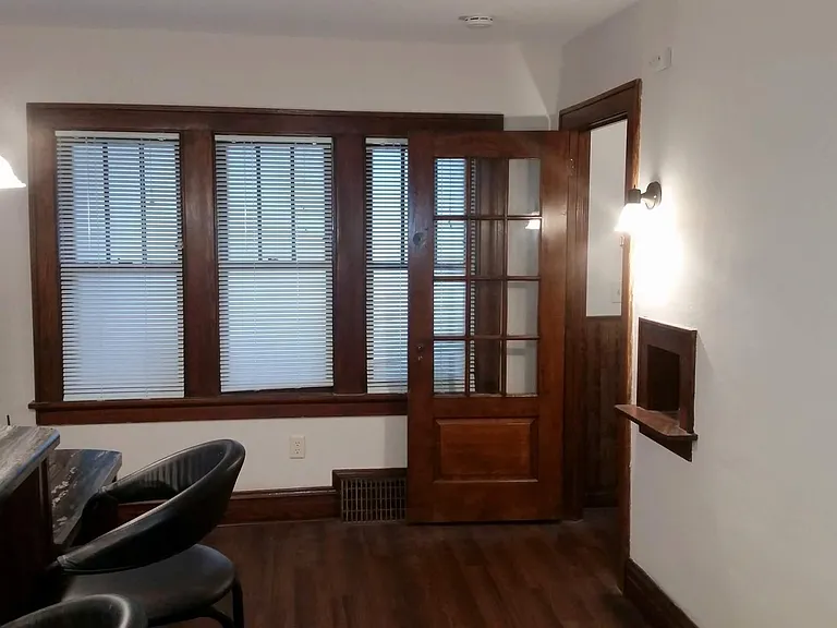 936 Drake St — Photo 12