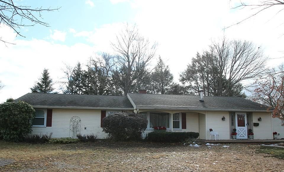 1st image of 8 Mulberry Dr