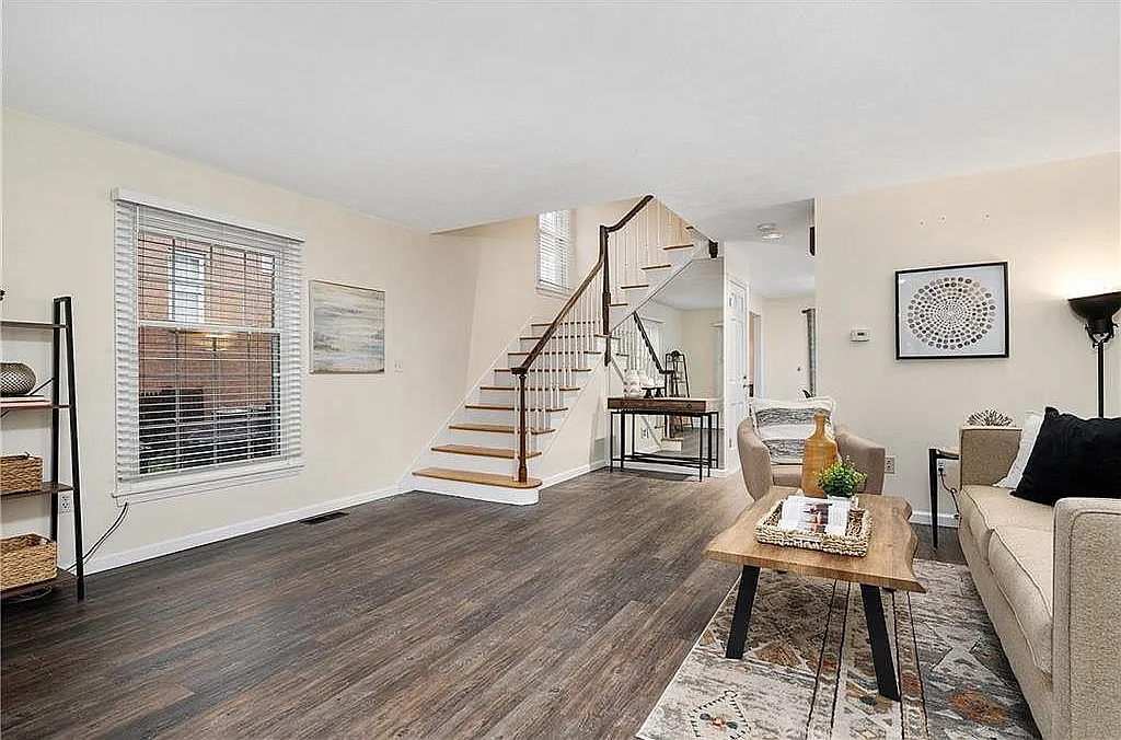 2 bed, 1.5 bath, 1500 sqft, $2,200 — Photo 1