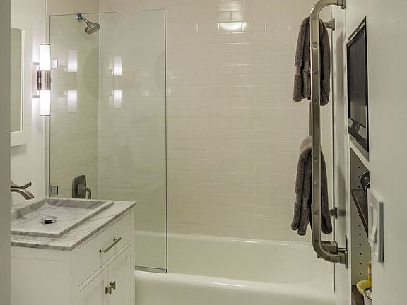 5th image of 405 W 23rd St APT 7G